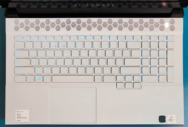测试Alienware m17 R3:散热好一切皆王道