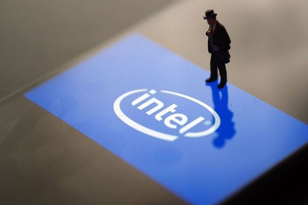 市场份额突破八二开，但英特尔&AMD都在笑