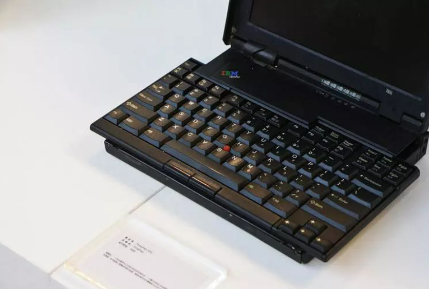 又见ThinkPad蝴蝶机设计?这次是MacBook Pro