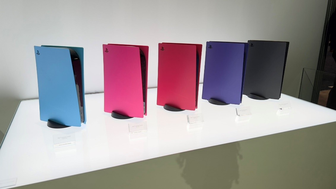 399元起，五款颜色PS5主机盖及手柄成品展示
